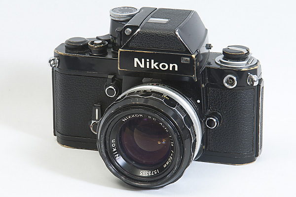 300_nikonF2noir.jpg